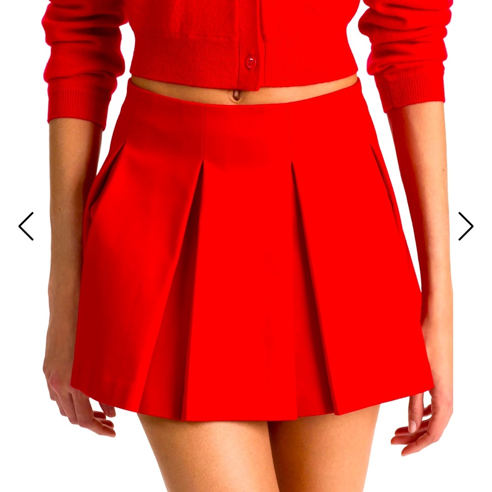 NWT Alice + Olivia Emilie Mini Skirt in Red. Size 4